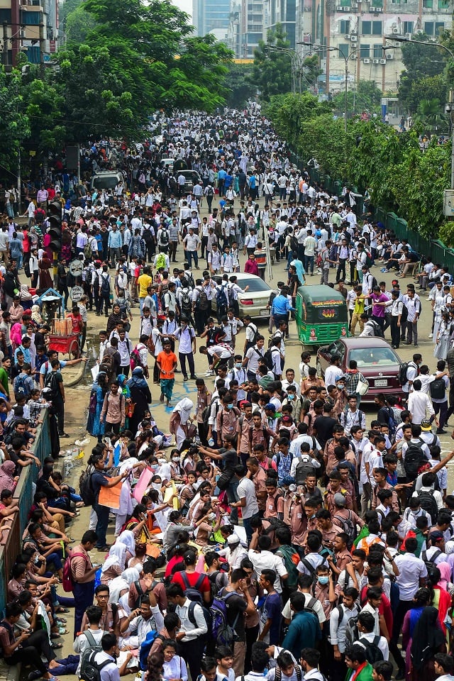 Bangladeshi students block a road during a student protest in Dhaka on August 4, 2018. PHOTO: AFP