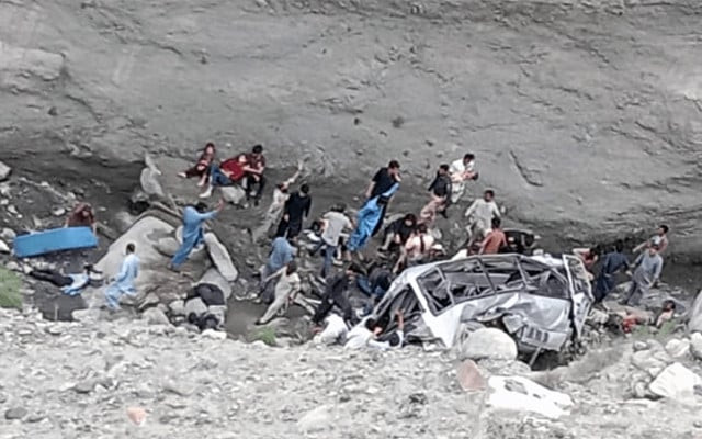 seven tourists die in diamer accident seven tourists die in diamer accident