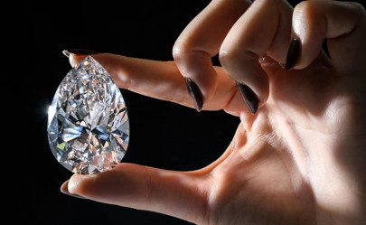 the rock pear shaped white diamond sold for 21 9 million