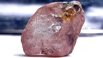 miners unearth rare pink diamond largest found in 300 years miners unearth rare pink diamond largest found in 300 years