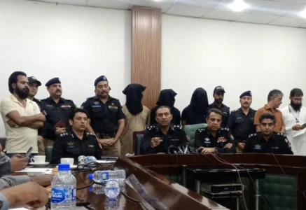 south dig asad raza accompanied by cia karachi dig muqaddas haider during a press conference on robbery homicide case involving a young doctor photo express south dig asad raza accompanied by cia karachi dig muqaddas haider during a press conference on robbery homicide case involving a young doctor photo express
