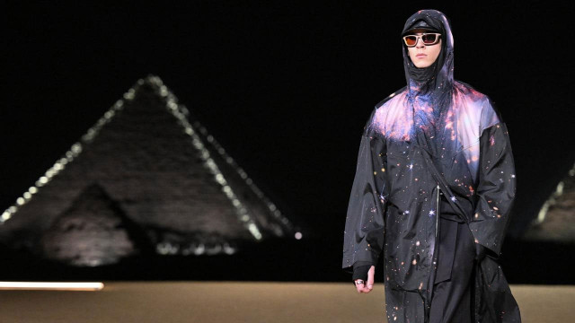 amid the pyramins dior holds first ever fashion show in egypt amid the pyramins dior holds first ever fashion show in egypt