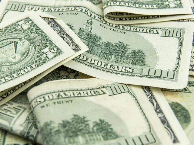 freelancers can earn even 100 00 dollars a month photo pixabay freelancers can earn even 100 00 dollars a month photo pixabay