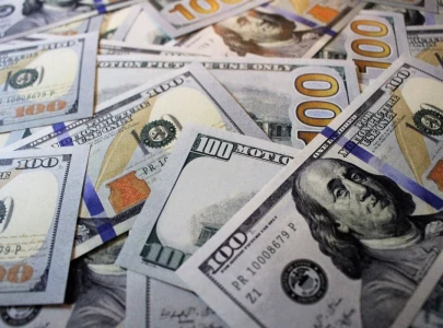 pakistan returns 2 billion more to uae