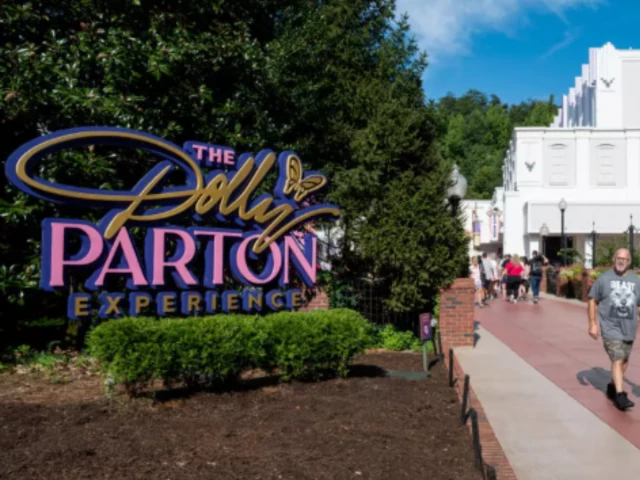 people visit the dollywood theme park in pigeon forge tennessee photo afp people visit the dollywood theme park in pigeon forge tennessee photo afp