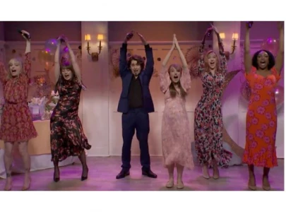 snl revisits viral domingo sketch with charli xcx and chappell roan cover at baby shower