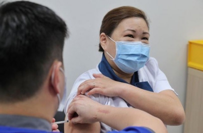 singapore begins covid 19 vaccinations marking new chapter in virus fight