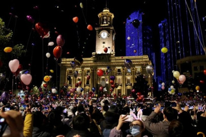 crowds fill streets in china s pandemic hit wuhan celebrate new year