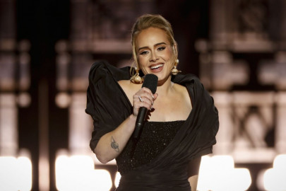adele returns to las vegas for delayed concerts