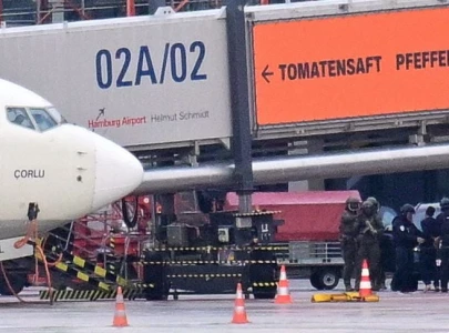 hamburg airport hostage standoff over suspect arrested police say