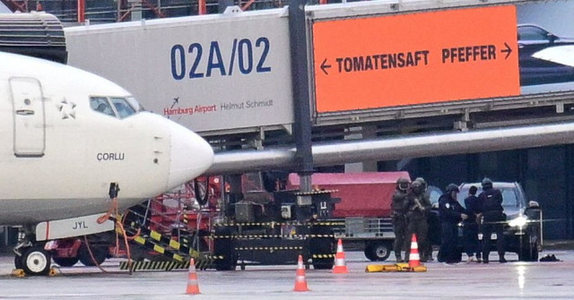hamburg airport hostage standoff over suspect arrested police say