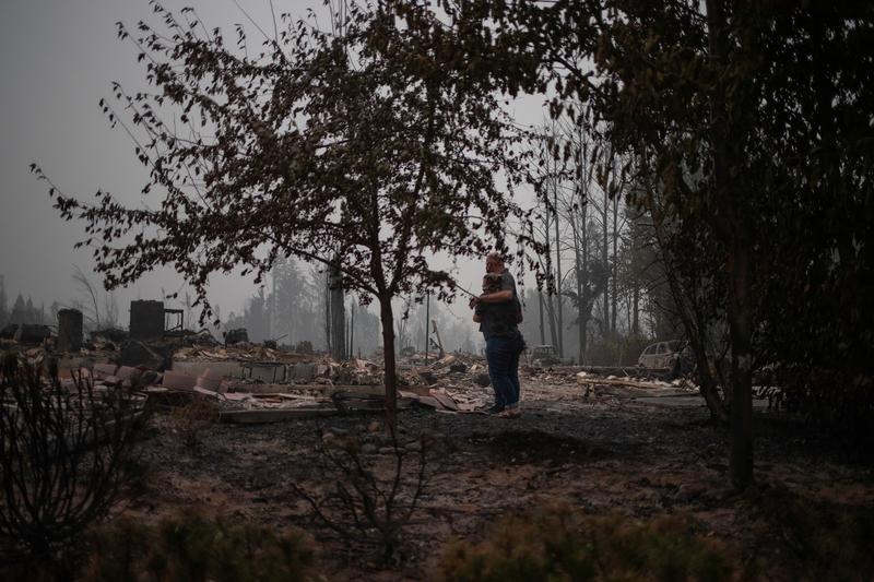 tracy koa and her partner david tanksley embrace after arriving to find their home gutted by the almeda fire in talent oregon u s september 12 2020 reuters