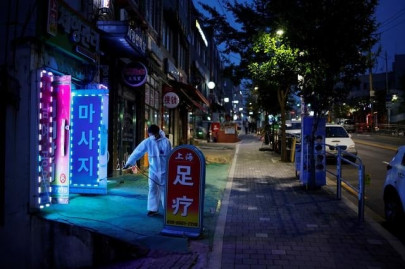 south korea s domestic coronavirus cases fall to the lowest in 44 days