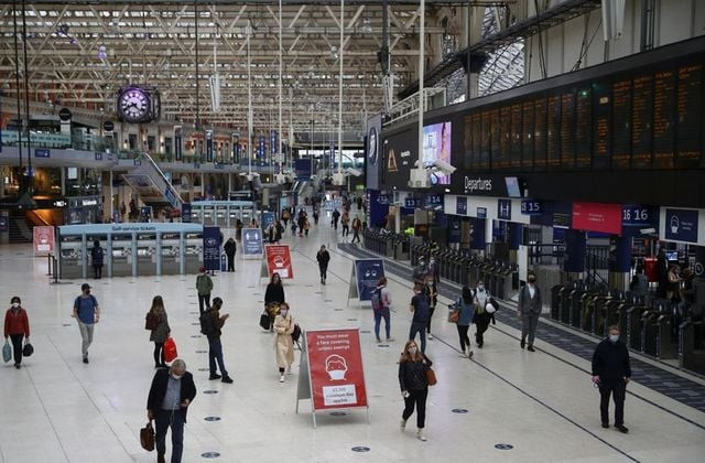 people wearing protective face masks through waterloo station during the morning rush hour amid the coronavirus disease covid 19 outbreak in london britain september 23 2020 reuters