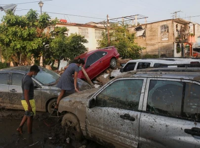 mexico throws troops aid into acapulco as hurricane death toll rises