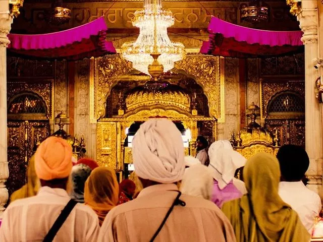 the number of sikhs in pakistan is estimated between 30 000 40 000 photo aa the number of sikhs in pakistan is estimated between 30 000 40 000 photo aa