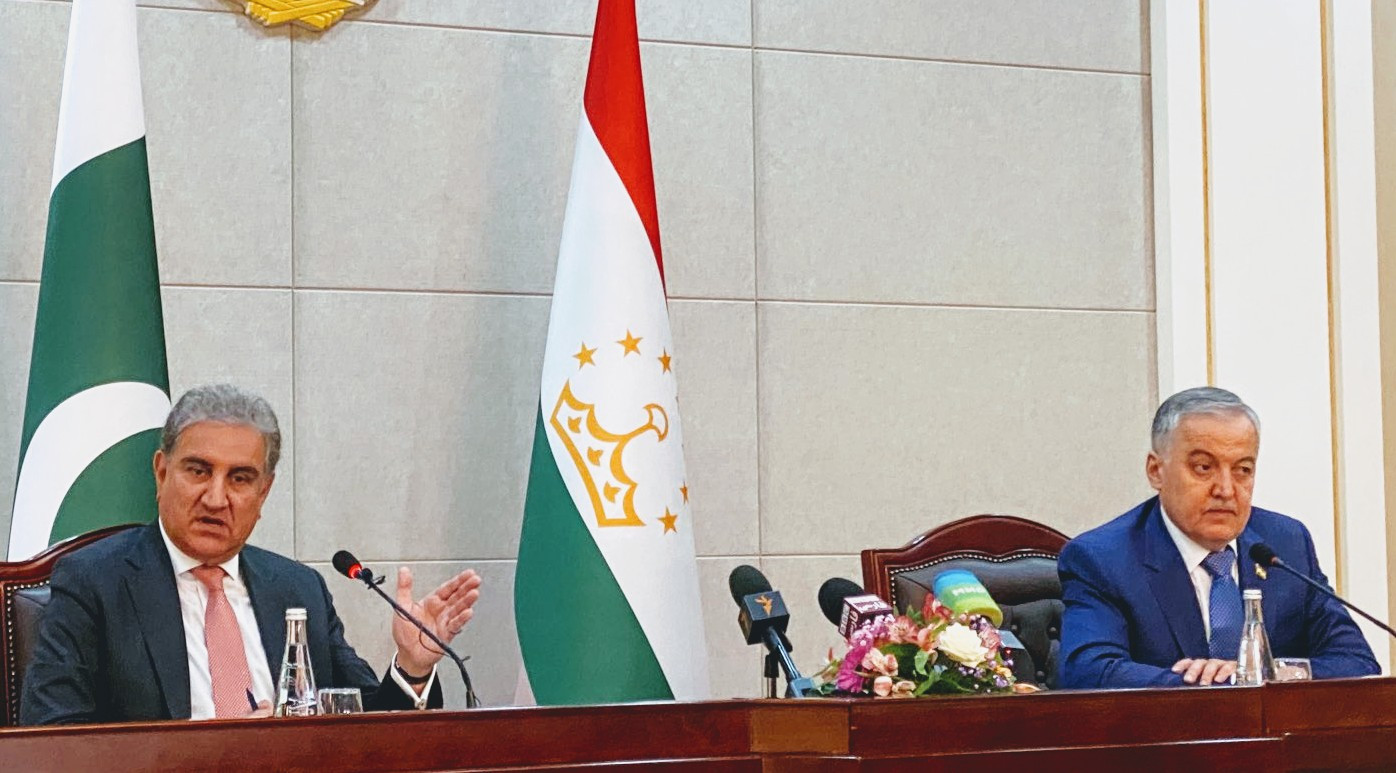 foreign ministers of pakistan and tajikistan address a joint press conference in dushanbe app