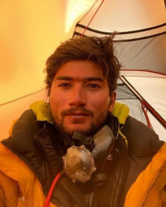 pakistan s shehroze kashif becomes youngest mountaineer to summit k2 pakistan s shehroze kashif becomes youngest mountaineer to summit k2