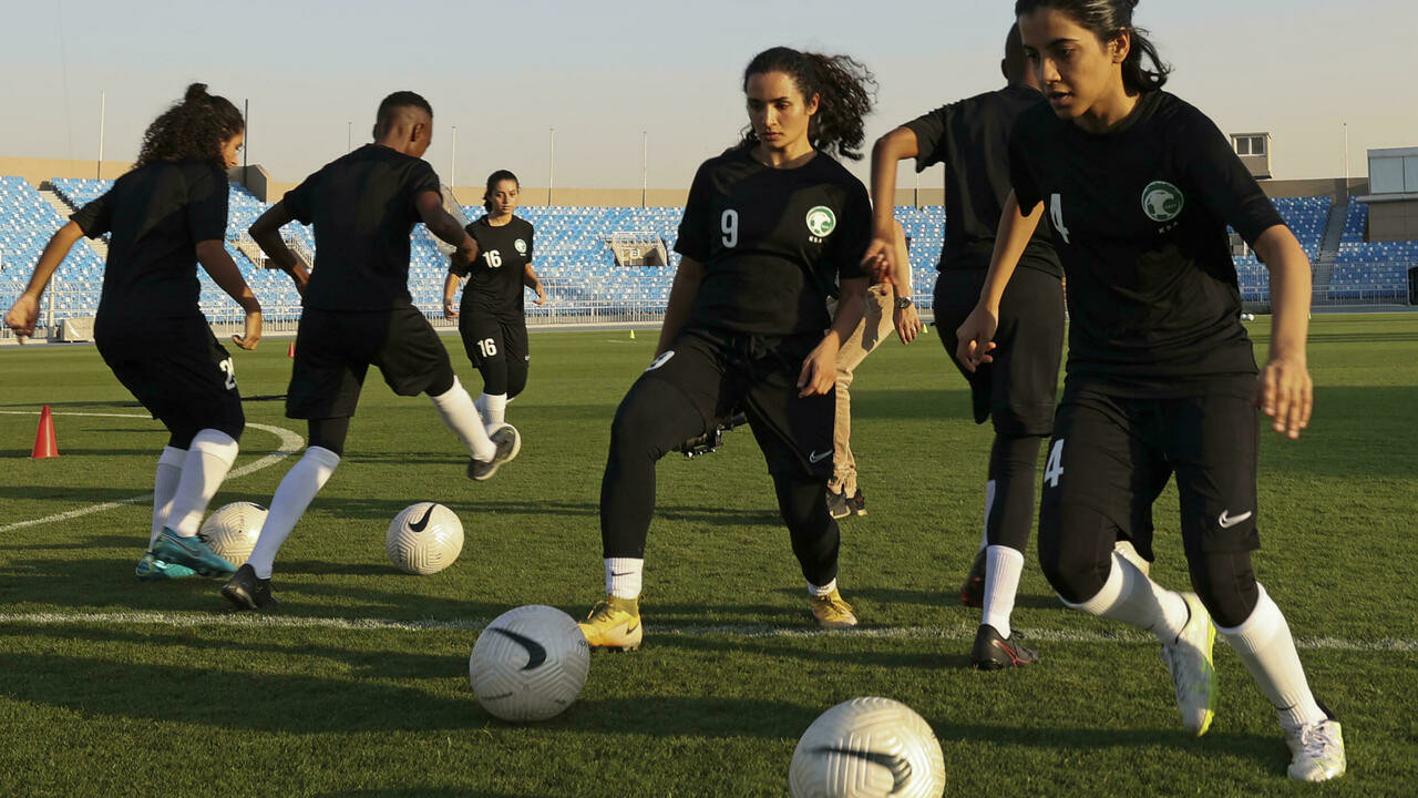 players of the first saudi women s national football team train in riyadh on november 2 afp