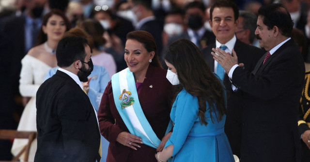 new honduran president xiomara castro receives the presidential sash from her granddaughter irene melara and the president of the congress luis redondo during a swearing in ceremony in tegucigalpa honduras january 27 2022 reuters
