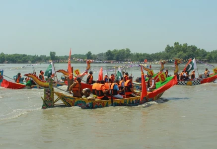 pakistan s first dragon boat festival lights up kabul river in charsadda