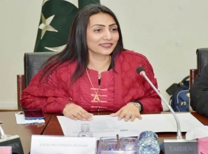 gunmen open fire on vehicle of dawood university vc in karachi s orangi town