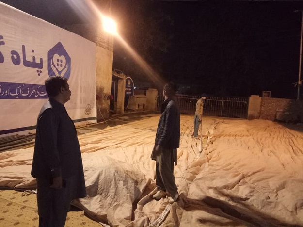 Tents being set up for the homeless in Lahore. PHOTO:TWITTER@ImranKhanPTI