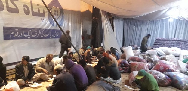 Tents being set up for the homeless in Lahore. PHOTO:TWITTER@ImranKhanPTI