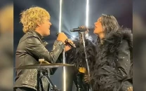 watch dua lipa brings out billie joe armstrong for surprise green day cover in san francisco watch dua lipa brings out billie joe armstrong for surprise green day cover in san francisco