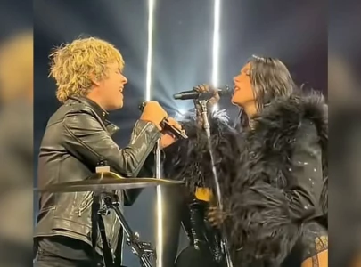 watch dua lipa brings out billie joe armstrong for surprise green day cover in san francisco watch dua lipa brings out billie joe armstrong for surprise green day cover in san francisco