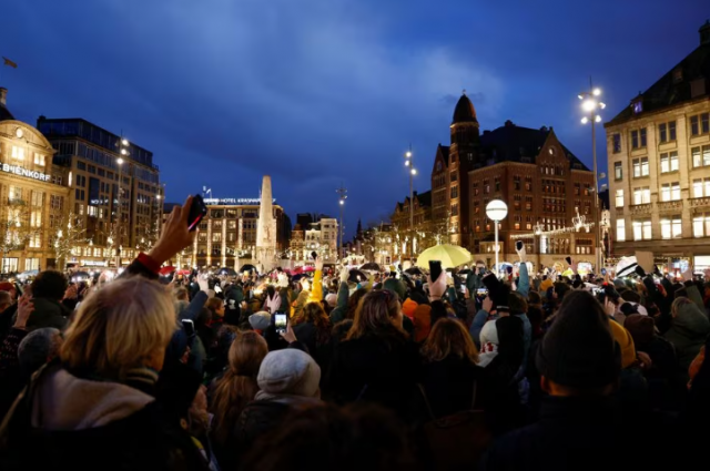 amsterdam crowd protests against discrimination after dutch far right win