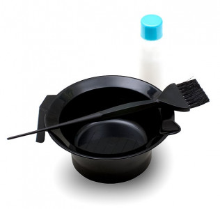 pakistanis divided over colouring white hair black