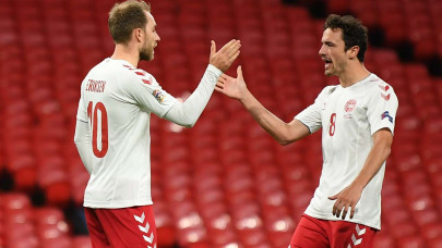 eriksen penalty earns denmark win over 10 man england