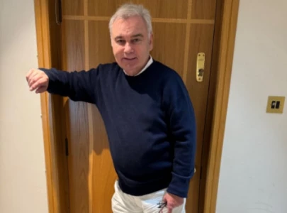 eamonn holmes faces criticism over edited photo following health update