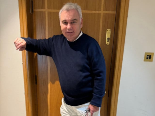 eamonn holmes faces criticism over edited photo following health update eamonn holmes faces criticism over edited photo following health update