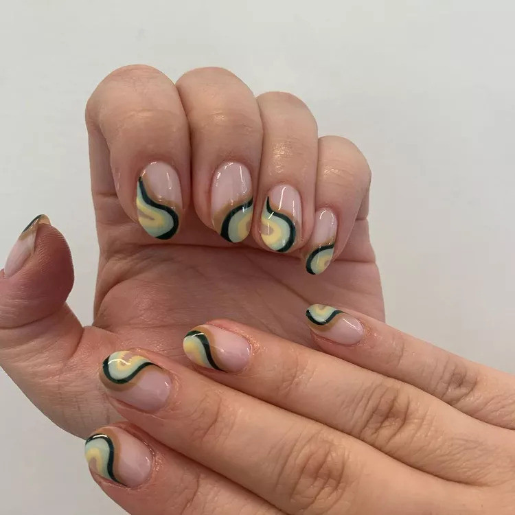 Instagram/ @nailartbymolly