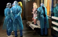 two children of an american ebola patient look through a window at their father in the isolation ward at the charite hospital in berlin germany may 21 2026 charite handout via reuters