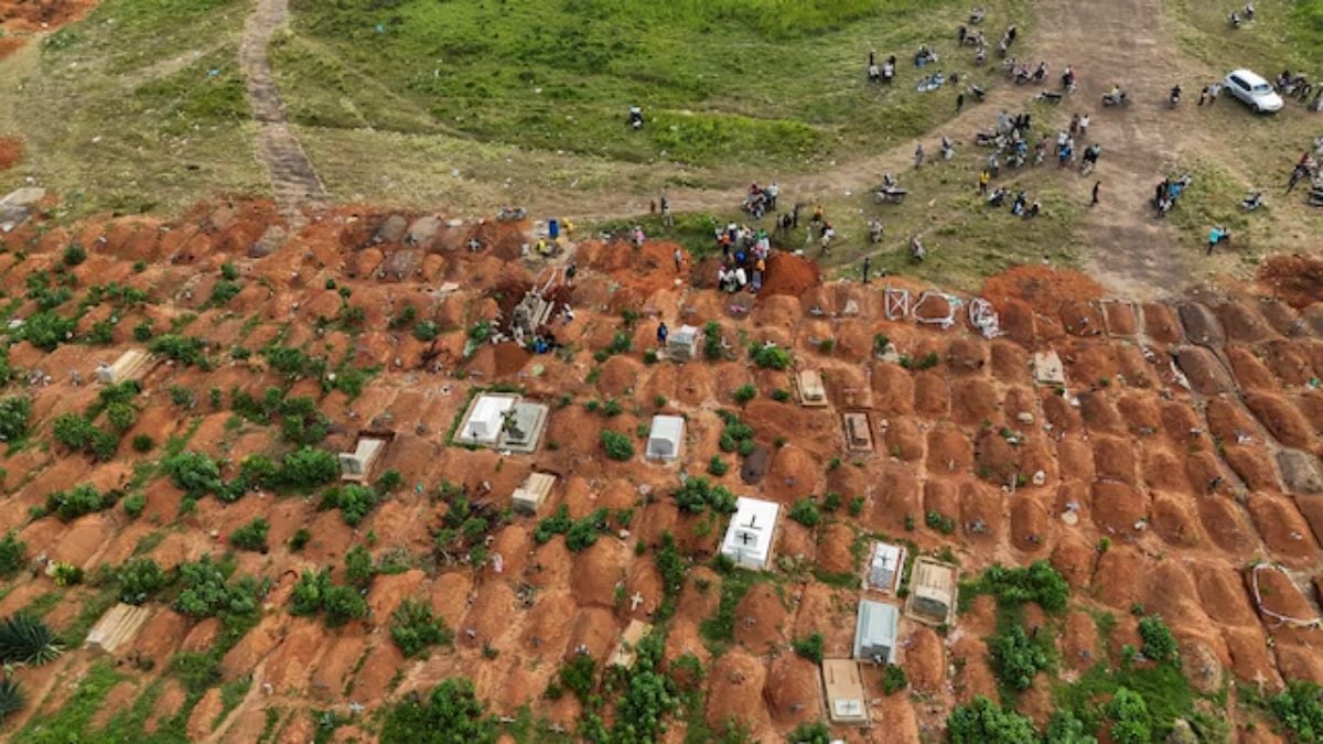 Spike in deaths at DR Congo camp raises fears of faster Ebola spread