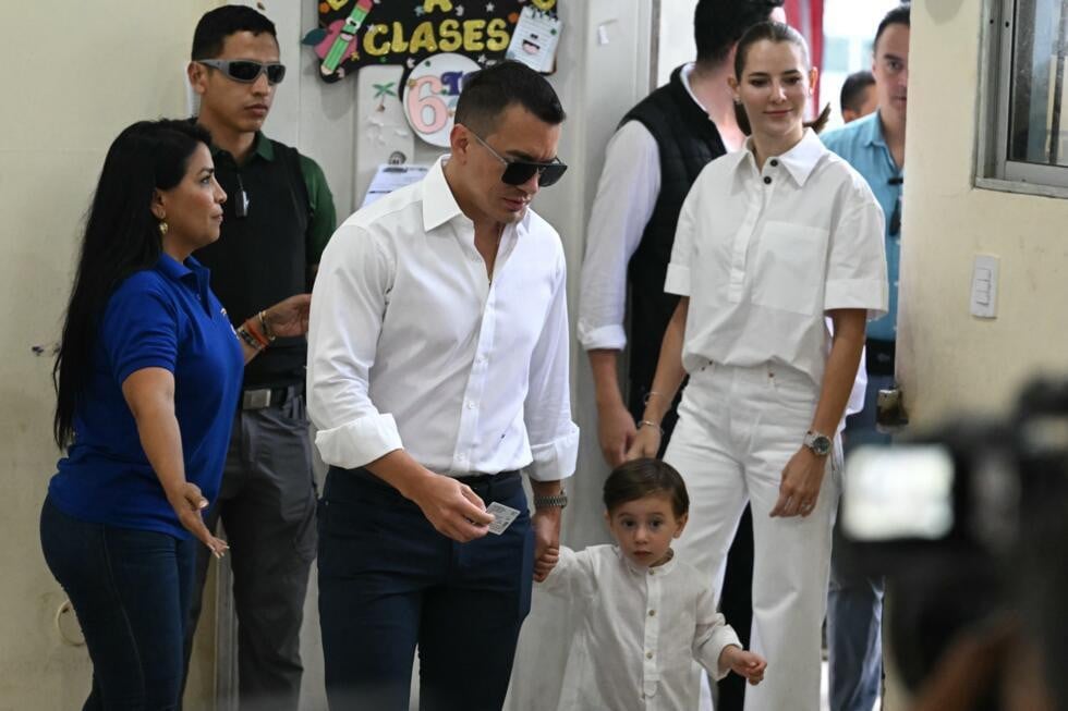 ecuadoran president daniel noboa candidate of the national democratic action party arrives to vote at a polling station in olon santa elena province on february 9 2025 photo afp