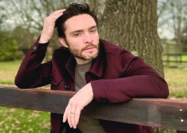 watch ed westwick aka chuck bass from gossip girl grooves to bollywood in a viral video watch ed westwick aka chuck bass from gossip girl grooves to bollywood in a viral video