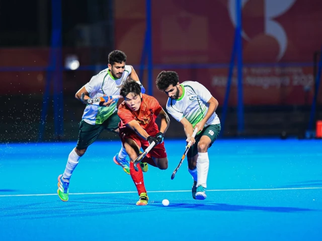 Pakistan conquer China to keep winning run