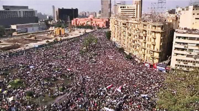 pro anti mubarak protesters clash in cairo pro anti mubarak protesters clash in cairo