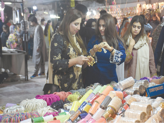 Eid shopping frenzy peaks in twin cities as markets stay open till dawn