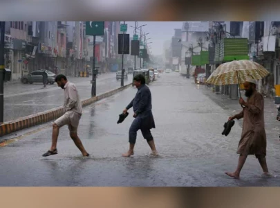 rain disrupts eidul fitr celebrations across karachi
