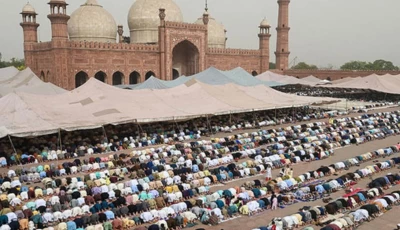 muslim devotees offer special morning prayers to start the eidul fitr festival at the badshahi mosque in lahore on may 3 2022 photo afp