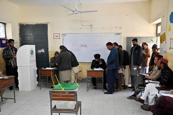 voters line up to cast their ballot at a polling station in islamabad on february 8 2024 photo afp