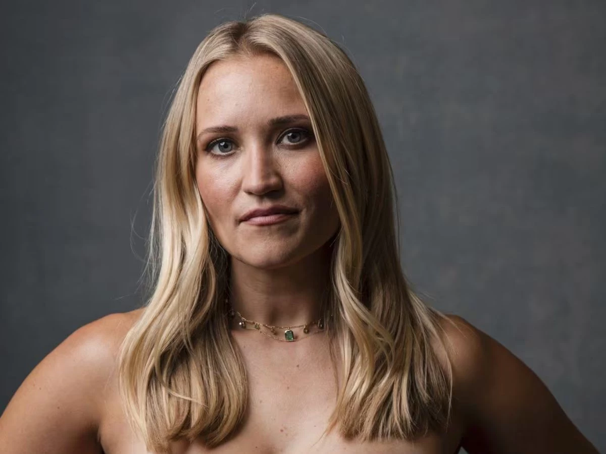 emily osment reflects on hannah montana while sharing current georgie and mandy s first marriage project