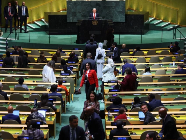 Dozens of delegates walk out of UN hall at start of Netanyahu speech