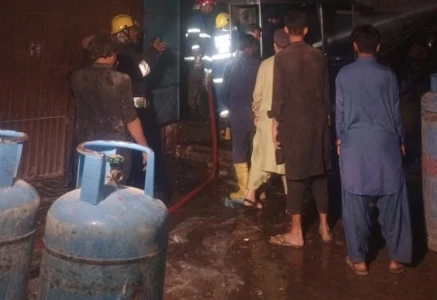 blast in lpg cylinder shop on karachi s abul hassan isphahani road left seven injured on november 1 photo express