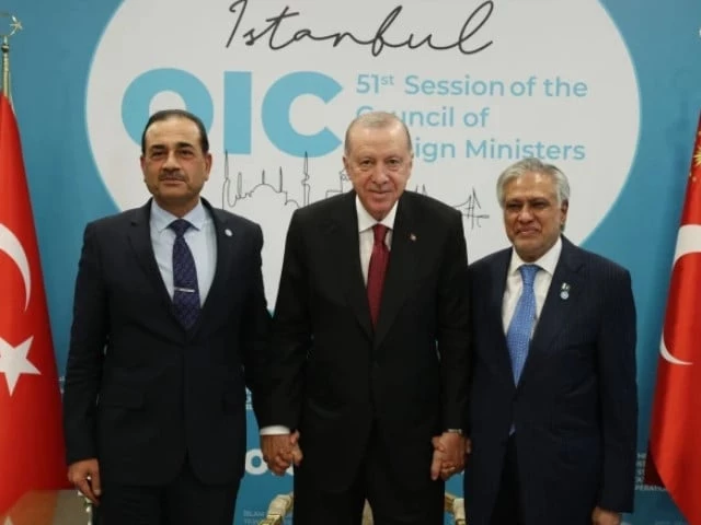 deputy prime minister ishaq dar and field marshal syed asim munir meet president of turkiye recep tayyip erdogan in istanbul on saturday on the sidelines of the 51st session of the oic council of foreign ministers photo radio pakistan deputy prime minister ishaq dar and field marshal syed asim munir meet president of turkiye recep tayyip erdogan in istanbul on saturday on the sidelines of the 51st session of the oic council of foreign ministers photo radio pakistan